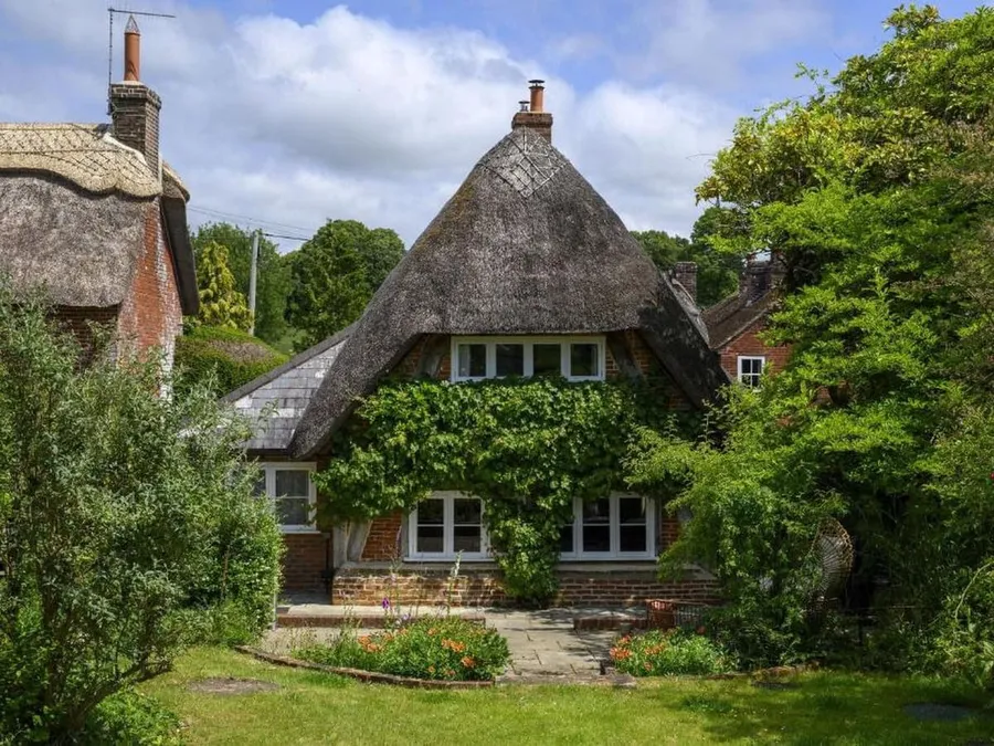 Timeless Charm at Cruck Cottage