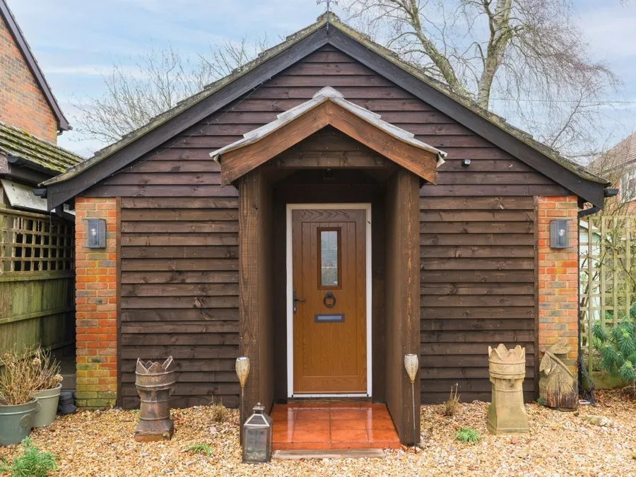 Dragonflies Lodge in Martin