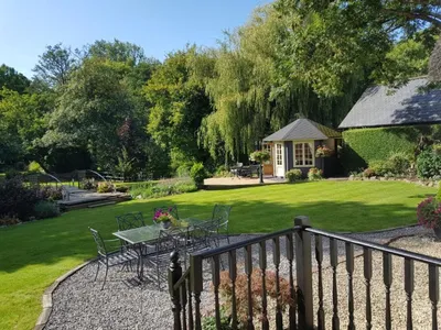 garden and summer house